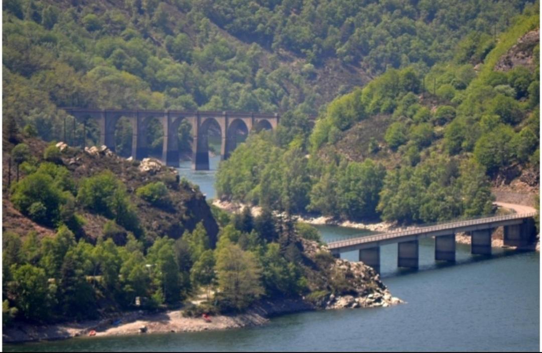 Sur Les Rochers Du Lac & Location-Rando En Vtt Villefort  Exterior foto