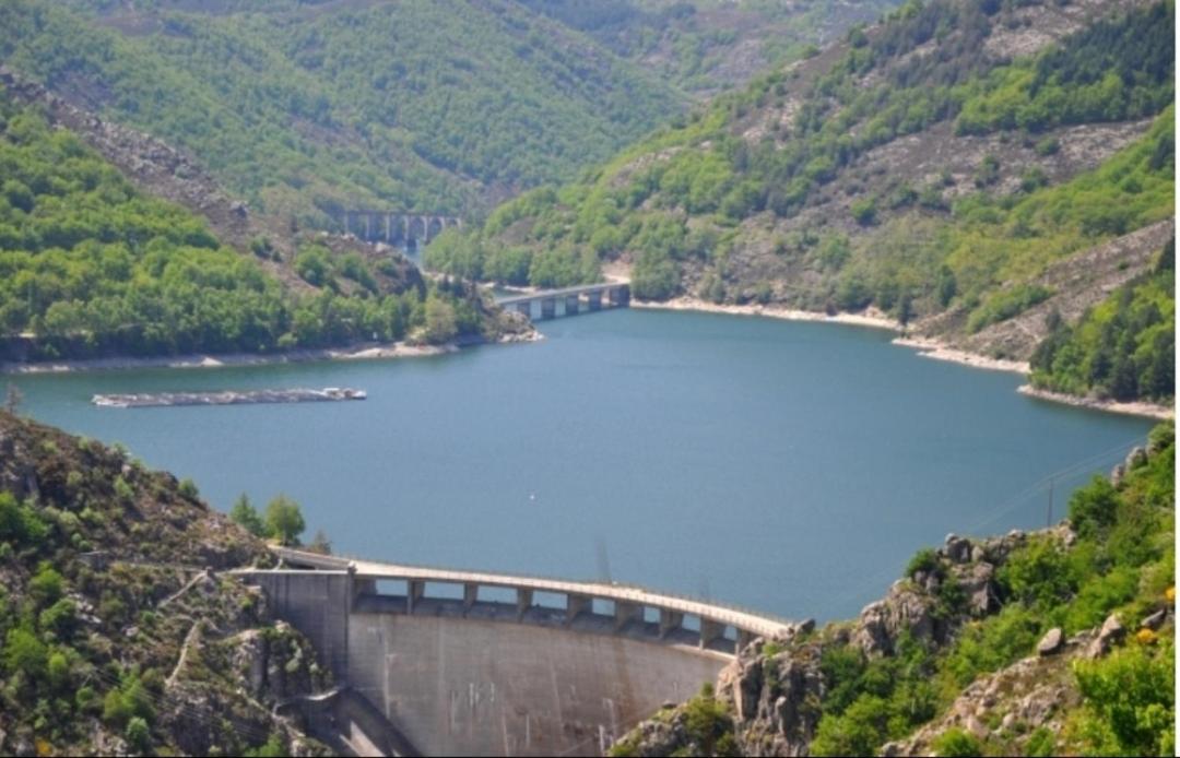 Sur Les Rochers Du Lac & Location-Rando En Vtt Villefort  Exterior foto