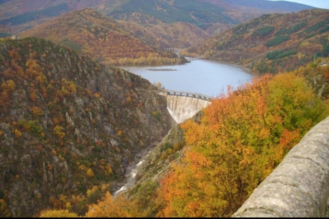 Sur Les Rochers Du Lac & Location-Rando En Vtt Villefort  Exterior foto